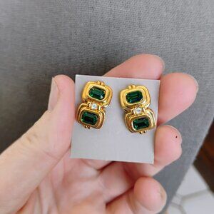 Avon Glamorous Touch stud earrings